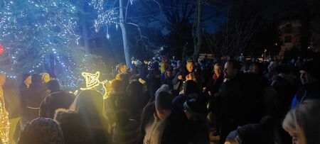 Lučke so prižgali otroci in župan (3)